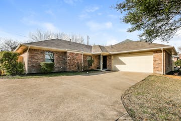 521 Anglebluff Dr DeSoto, TX 75115